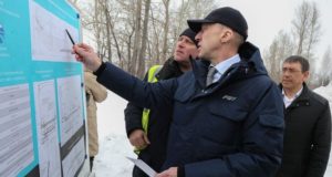 Олег Хорохордин проверил ход строительства моста через Катунь у Подгорного