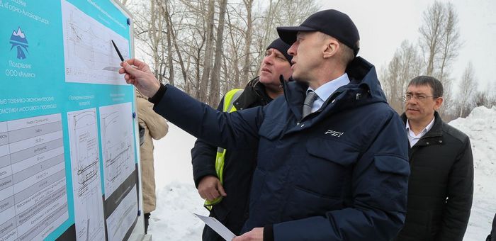 Олег Хорохордин проверил ход строительства моста через Катунь у Подгорного