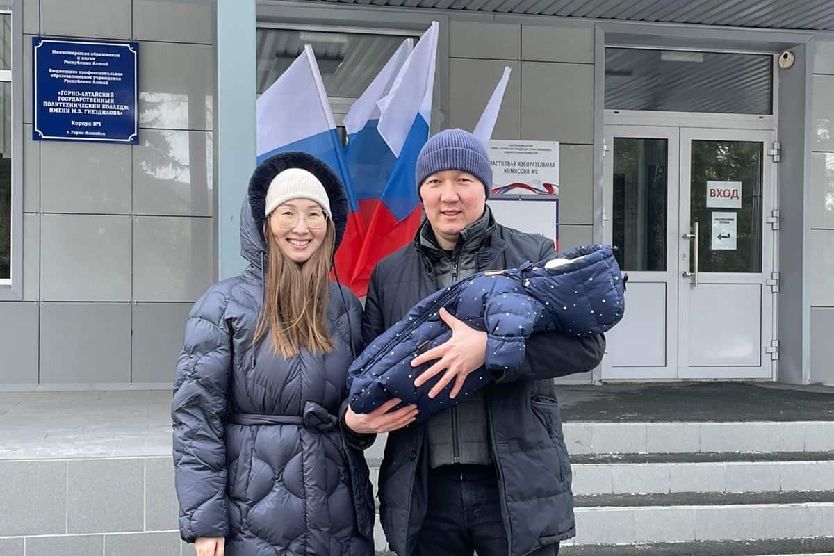 Депутаты Госсобрания голосуют на выборах президента РФ 