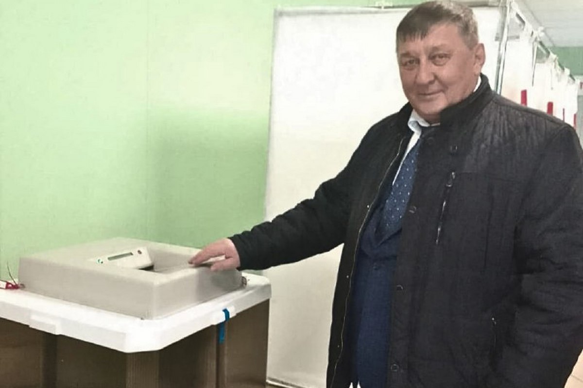 Депутаты горсовета голосуют в Горно-Алтайске 