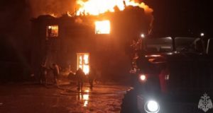 В Кош-Агаче всю ночь тушили пожар в магазине