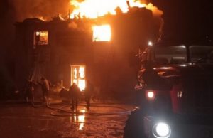 В Кош-Агаче всю ночь тушили пожар в магазине В Кош-Агаче всю ночь тушили пожар в магазине