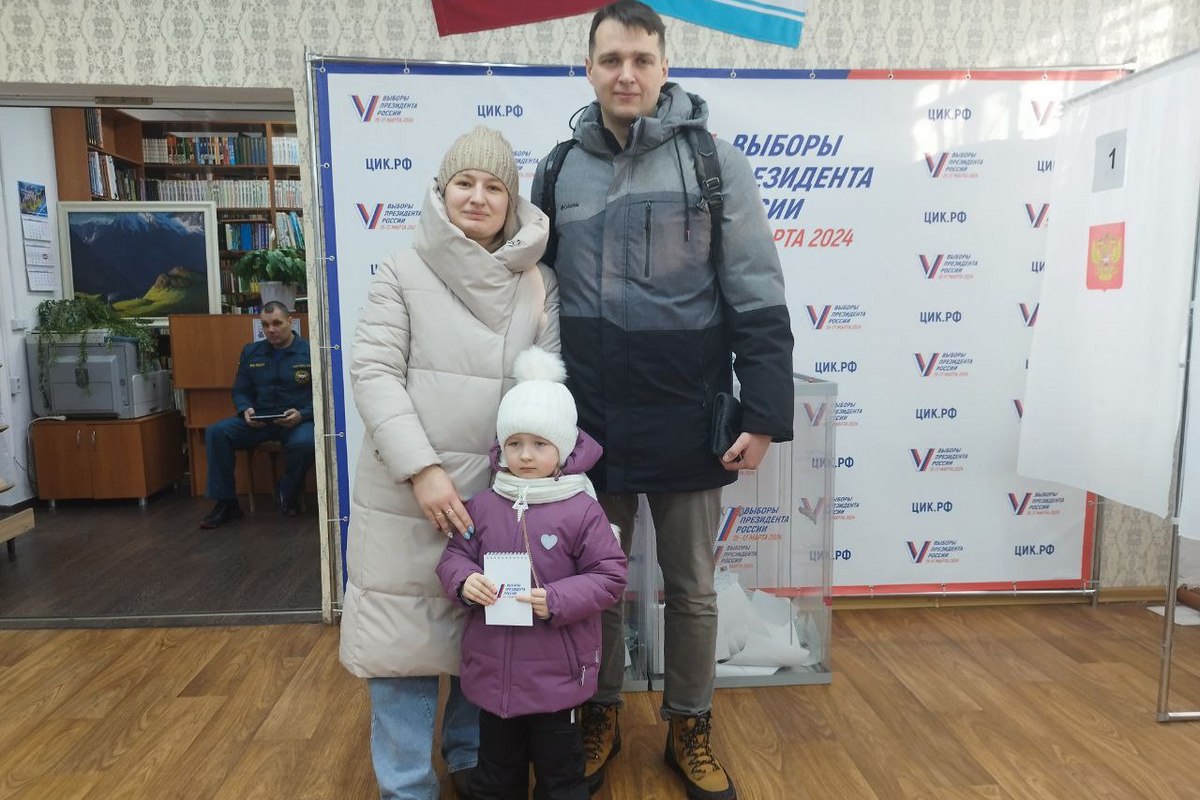 На выборы президента в Республике Алтай приходят целыми семьями 