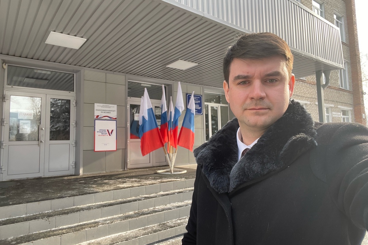 Депутаты Госсобрания голосуют на выборах президента РФ 