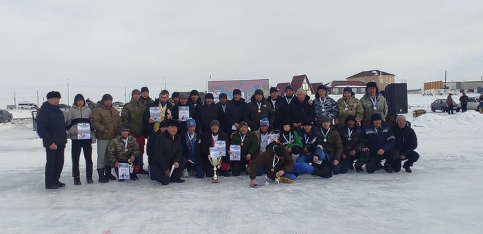 Турнир по хоккею с мячом памяти Алексея Байрамова прошел в Кош-Агаче