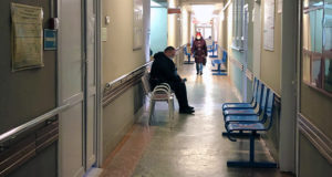 Почему к «узкому» специалисту можно записаться только через терапевта? Почему к «узкому» специалисту можно записаться только через терапевта?