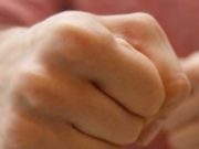 Пьяный дебошир напал на полицейского на детской площадке Пьяный дебошир напал на полицейского на детской площадке