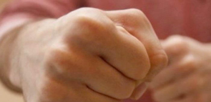 В Усть-Кане пьяный нарушитель напал на полицейского