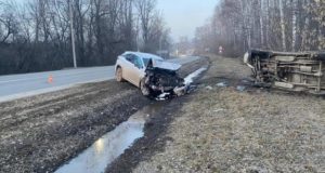 Пьяный водитель УАЗа подбил иномарку на подъезде к Карлушке