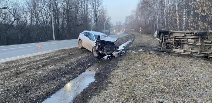 Пьяный водитель УАЗа подбил иномарку на подъезде к Карлушке