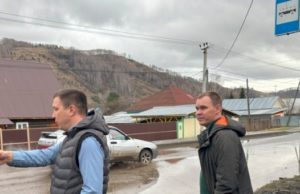 Роман Гордеев добился установки новых остановочных павильонов в Горно-Алтайске