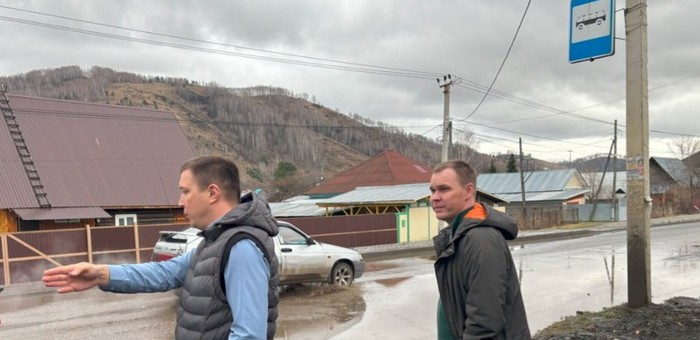 Роман Гордеев добился установки новых остановочных павильонов в Горно-Алтайске