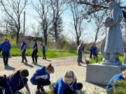Тысячи активистов «Единой России», МГЕР и «Волонтеров Победы» провели субботники по благоустройству памятников Великой Отечественной войне Тысячи активистов «Единой России», МГЕР и «Волонтеров Победы» провели субботники по благоустройству памятников Великой Отечественной войне