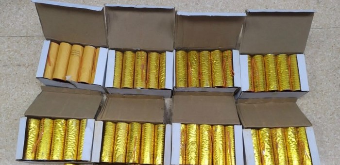 Водитель автобуса пытался незаконно вывезти в Монголию 98 фейерверков