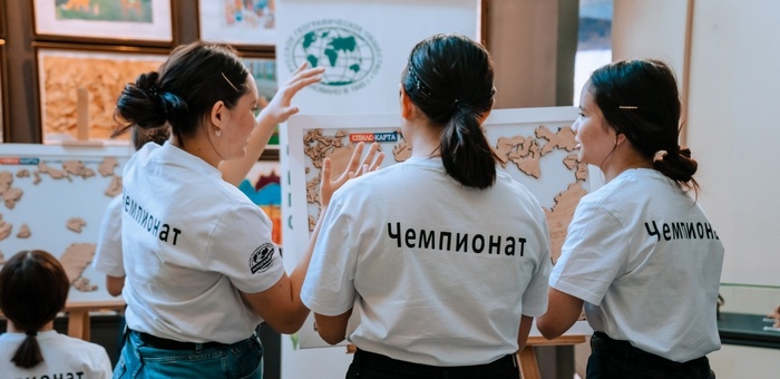 Школьники из Мухор-Тархаты стали победителями чемпионата по скоростному сбору спилс-карт