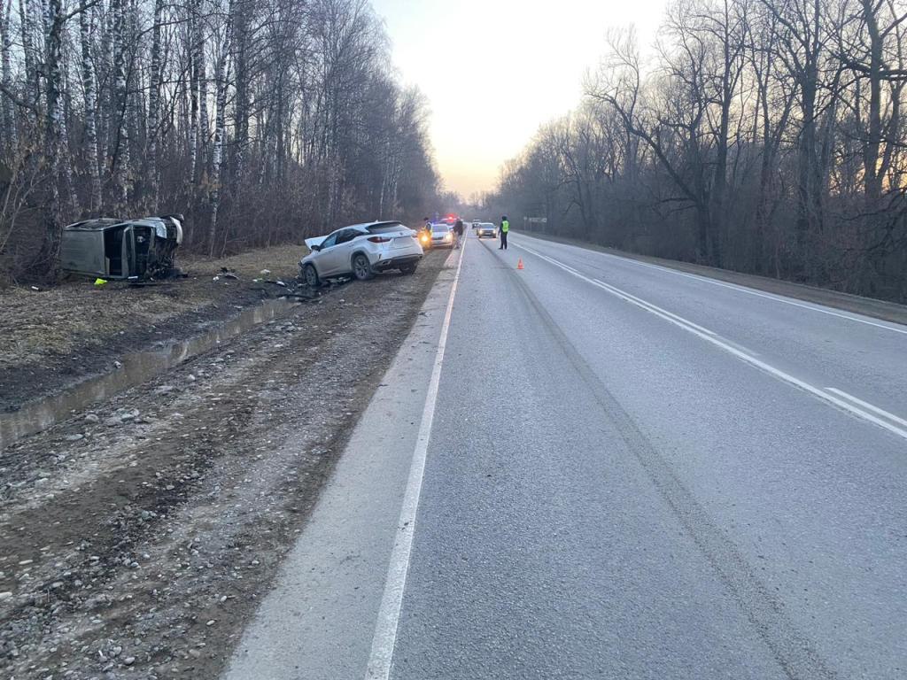 Пьяный водитель УАЗа подбил иномарку на подъезде к Карлушке 