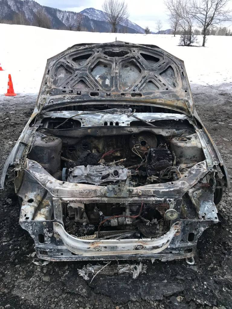 19-летний парень согласился помочь знакомому и спалил чужую машину 
