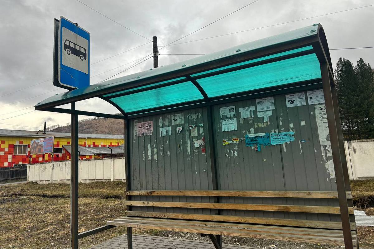 Роман Гордеев добился установки новых остановочных павильонов в Горно-Алтайске 
