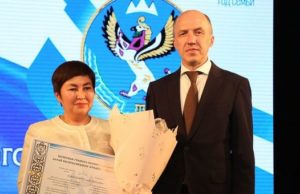 Работникам местного самоуправления в Республике Алтай вручили госнаграды Работникам местного самоуправления в Республике Алтай вручили госнаграды