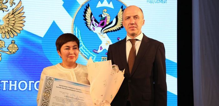 Работникам местного самоуправления в Республике Алтай вручили госнаграды
