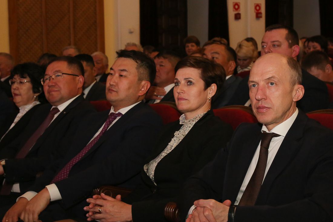 Работникам местного самоуправления в Республике Алтай вручили госнаграды 