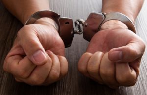 Рецидивист в суде угрожал расправиться с присяжными Осужденный за смертельное избиение рецидивист грозился сжечь присяжных заседателей
