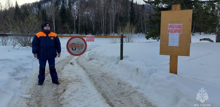 На Алтае закрыты все ледовые переправы