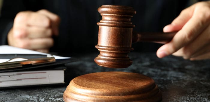 Предприниматель пойдет под суд за мошенничество при ремонте дороги к кладбищу