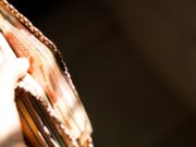 Кассир магазина в Кош-Агаче облапошила гражданку Монголии на 5 тысяч рублей Кассир магазина в Кош-Агаче облапошила гражданку Монголии на 5 тысяч рублей
