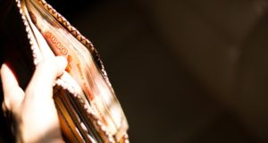 Кассир магазина в Кош-Агаче облапошила гражданку Монголии на 5 тысяч рублей Кассир магазина в Кош-Агаче облапошила гражданку Монголии на 5 тысяч рублей