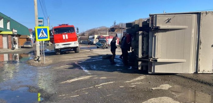 Легковушка столкнулась с грузовиком в Кызыл-Озеке