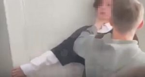 Подросток, избивший школьника из-за электронной сигареты, получил условный срок