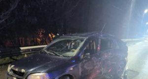 Мотоциклист без прав попал в больницу после столкновения с автомобилем