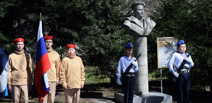 В Горно-Алтайске почтили память Героя Советского Союза Якова Баляева