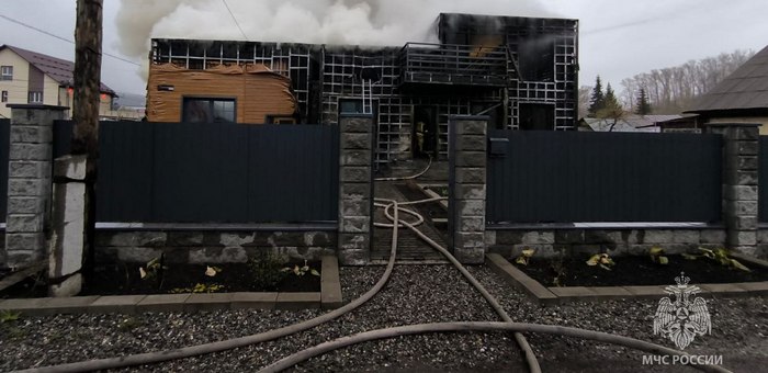 Жилой дом сгорел в Горно-Алтайске