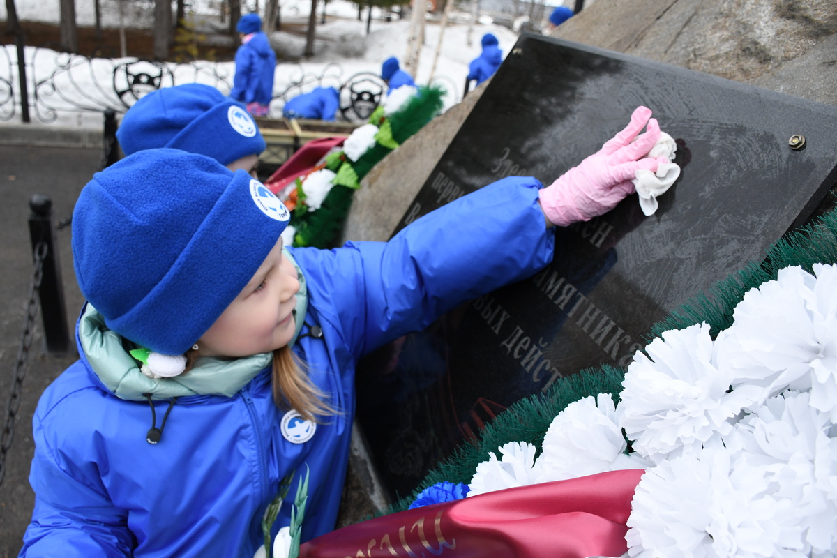 Тысячи активистов «Единой России», МГЕР и «Волонтеров Победы» провели субботники по благоустройству памятников Великой Отечественной войне