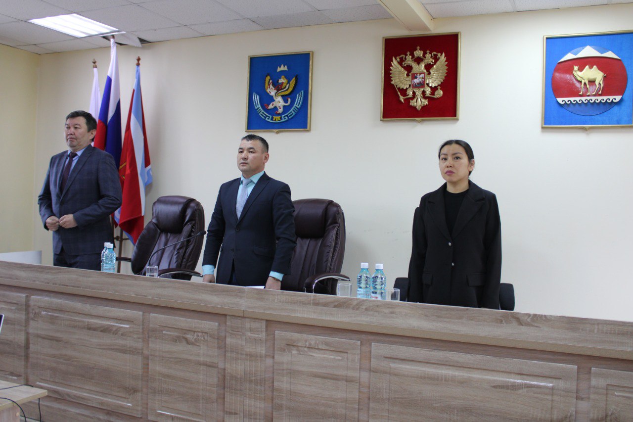 Глава Кош-Агачского района отчитался перед депутатами о деятельности за 2023 год 