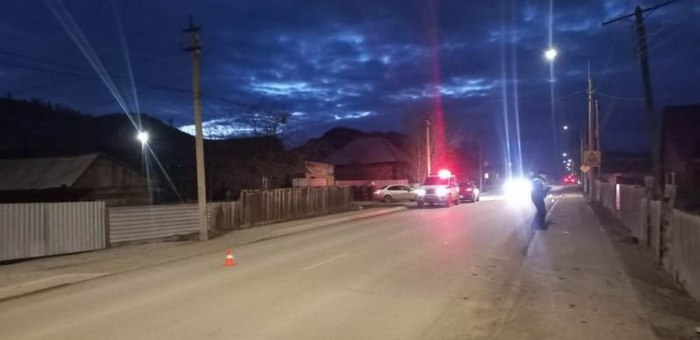 В Онгудае трехлетняя девочка угодила под колеса иномарки