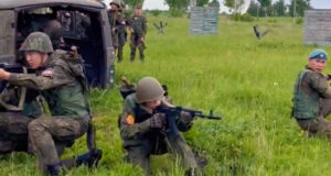 Школьники и студенты с Алтая проходят военно-полевые сборы в Бийске