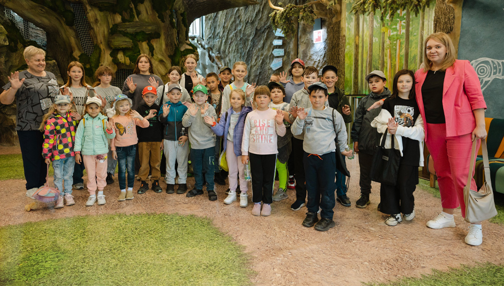 Дети из Манжерока побывали в развлекательном парке «Лес чудес»