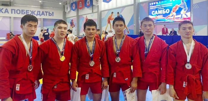 Самбисты с Алтая стали призерами всероссийских соревнований