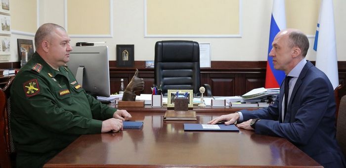 Школьники и студенты с Алтая проходят военно-полевые сборы в Бийске