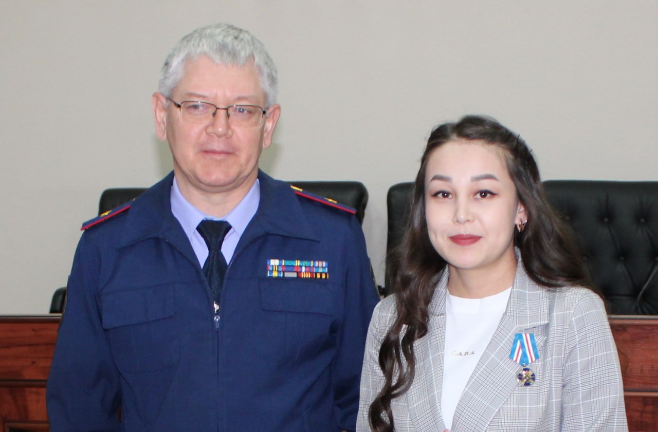 Студентку медколледжа наградили за спасение пассажиров автобуса
