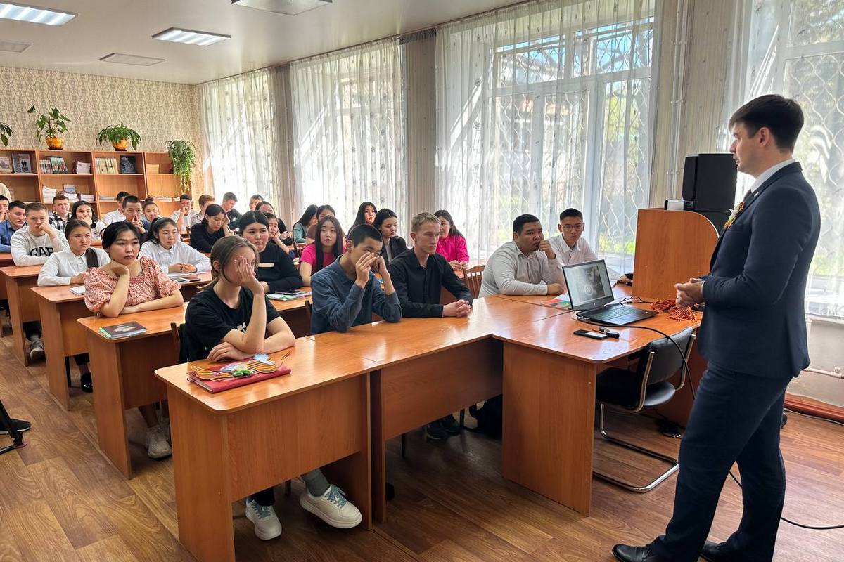 Депутаты Госсобрания провели в Горно-Алтайске «Уроки Победы»