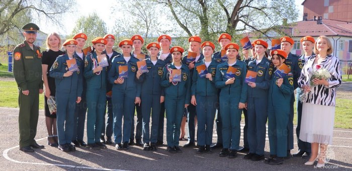 Кадеты Майминской школы простились со знаменем