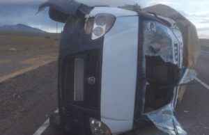 В Кош-Агачском районе «Газель» врезалась в дорожный знак и опрокинулась