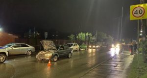 В Горно-Алтайске пьяный водитель без прав устроил ДТП с тремя автомобилями