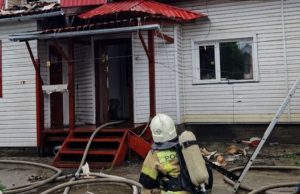 На пожаре в двухэтажном доме в Горно-Алтайске погиб человек На пожаре в двухэтажном доме в Горно-Алтайске погиб человек