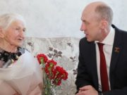 Олег Хорохордин в День Победы встретился с ветераном войны Галиной Чудаевой Олег Хорохордин в День Победы встретился с ветераном войны Галиной Чудаевой