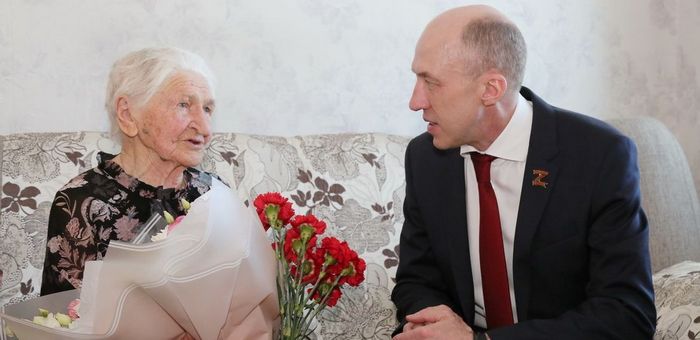 Олег Хорохордин в День Победы встретился с ветераном войны Галиной Чудаевой